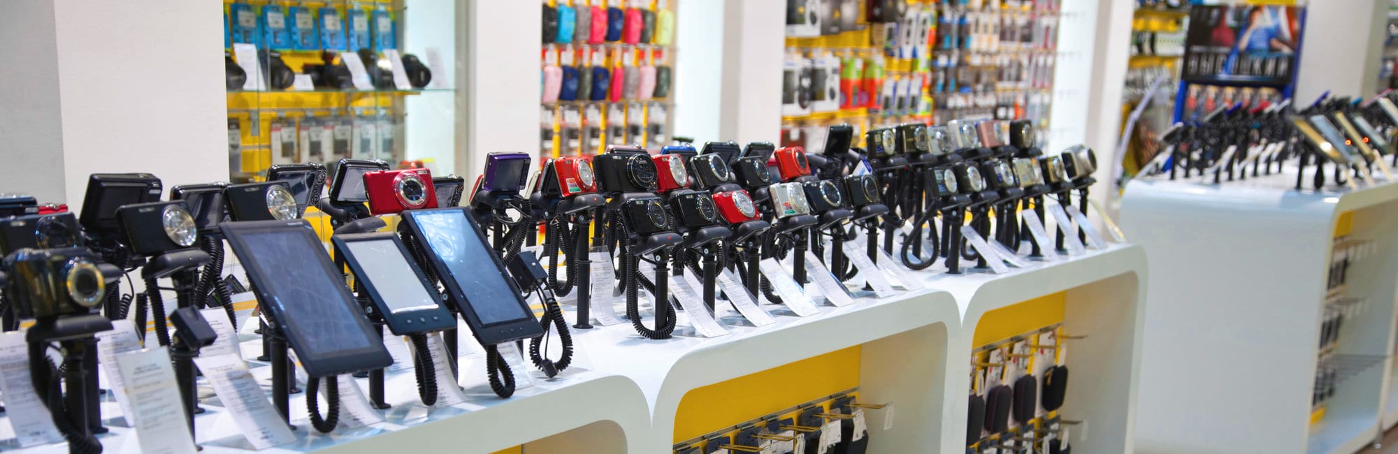 Digital cameras and mobil phones in store